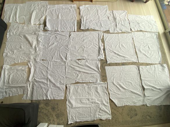 部屋いっぱいに広げて、高い位置から撮影