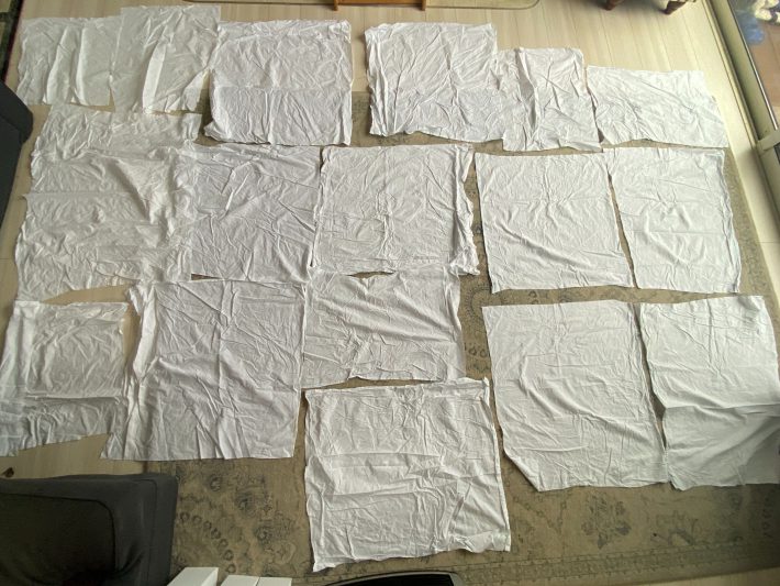 部屋いっぱいに広げて、高い位置から撮影