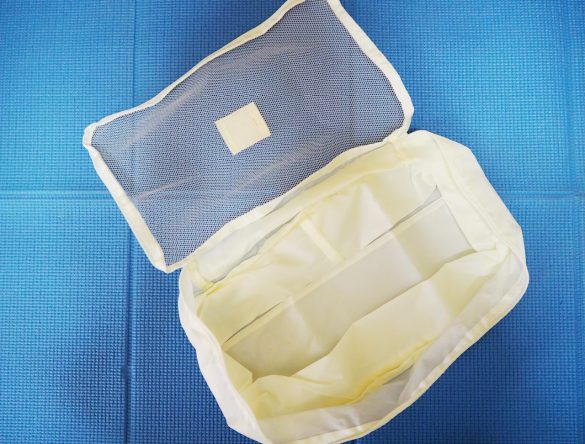 上部のファスナーをオープンした状態