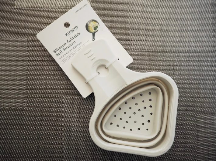 「【KITINTO】シリコン折りたたみ茹でザル」（550円/税込）