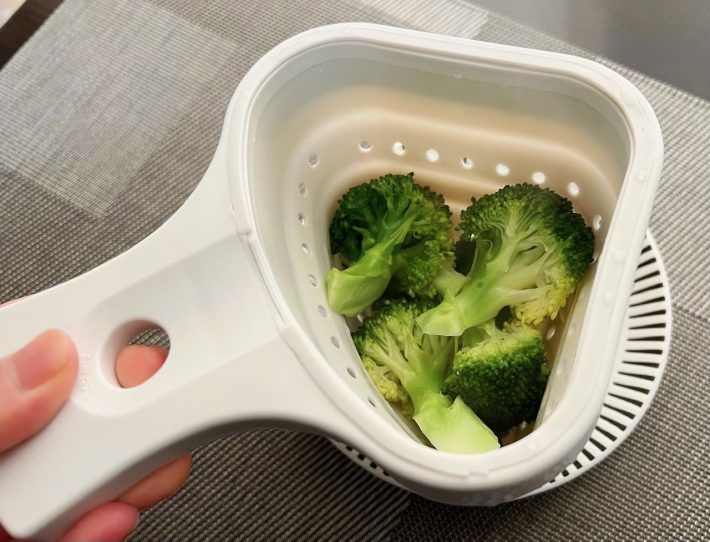 そのまま湯切りまでできちゃう