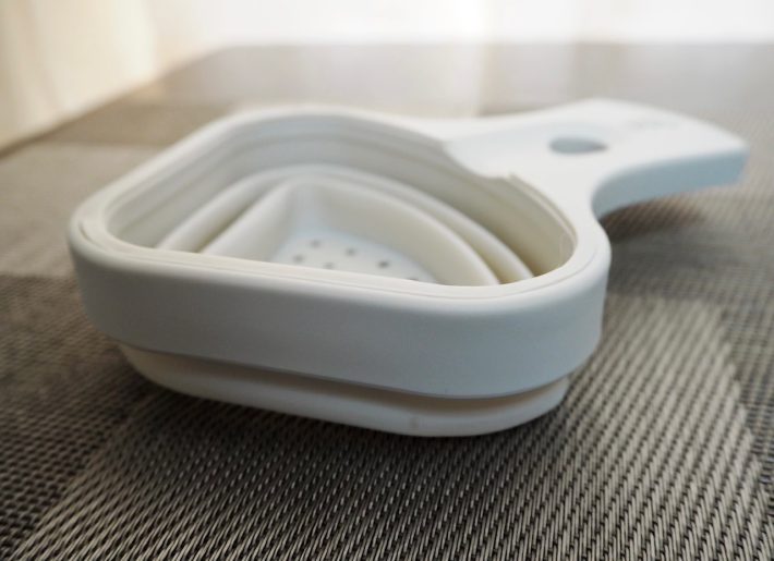 折りたたみ時の高さは3.2cm