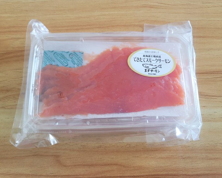王子サーモン「工場直送できたて！生スモークサーモン200g」2,980円（税込）
