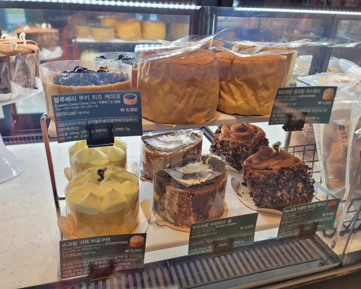 ケーキ類は一つ一つ大きくて濃厚味。どれもおいしかったです