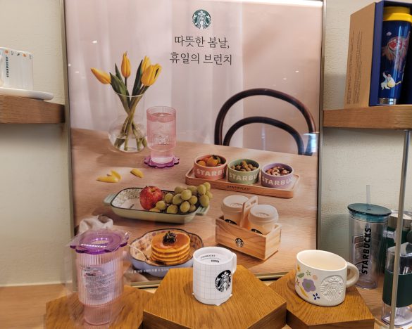 普段の生活の中にスターバックスの世界がふわりと入ってくるような、穏やかな雰囲気のダイニング用品が揃っています