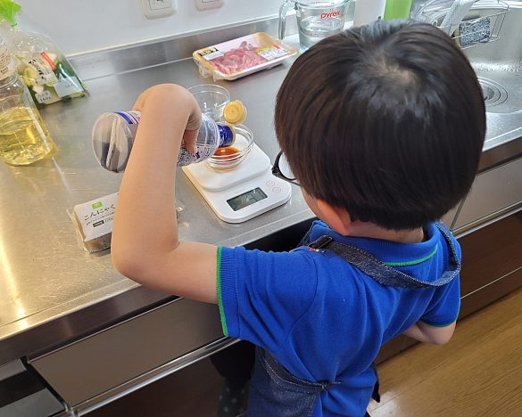 食材・調味料の計量が得意で率先してやってくれます。何事も準備が大切であることを習得しています