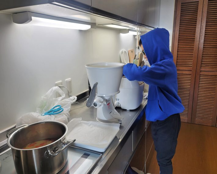 休日に餅を作ることが、息子の得意技になりました（7歳）