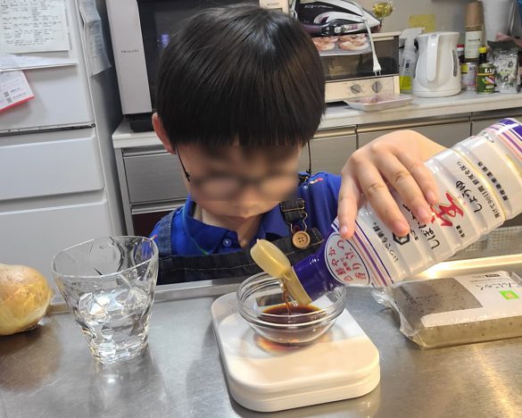 正しく計量ができると、料理がおいしく仕上がることを体験。数字の大切さを実感できるのは、料理の魅力です