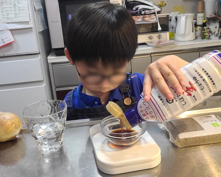 正しく計量ができると、料理がおいしく仕上がることを体験。数字の大切さを実感できるのは、料理の魅力です