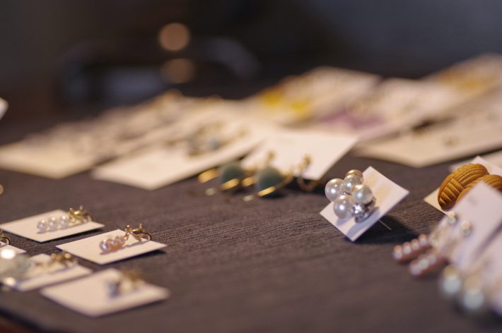 家に招待されると、そこは売店だった