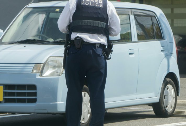 当て逃げ事件に巻き込まれ、警察に通報