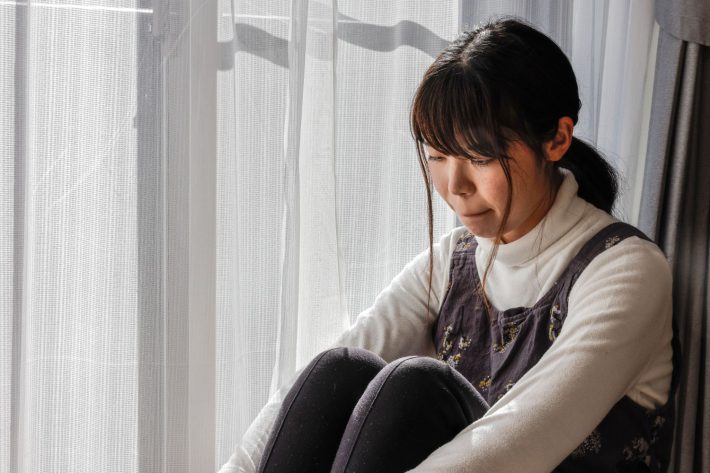 落ち込む女性