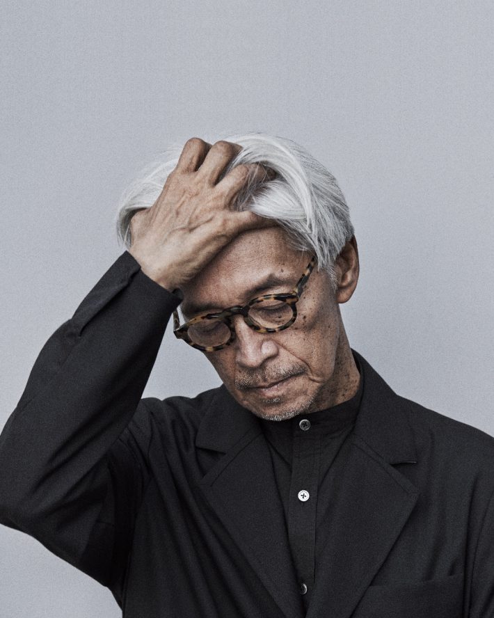 坂本龍一さんが生前投げかけた大物芸能人への疑問。90年代にはCDプロデュースしたが