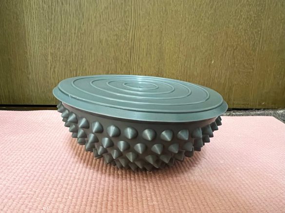凹凸面を下にしてバランストレーニングにも使える