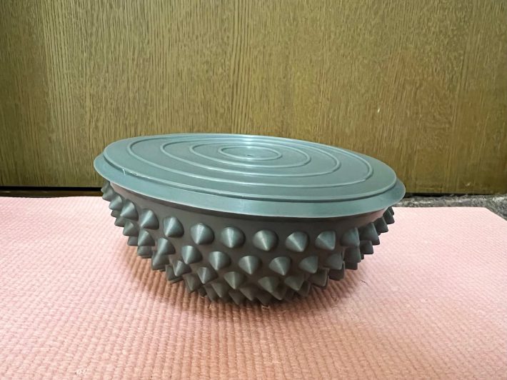 凹凸面を下にしてバランストレーニングにも使える