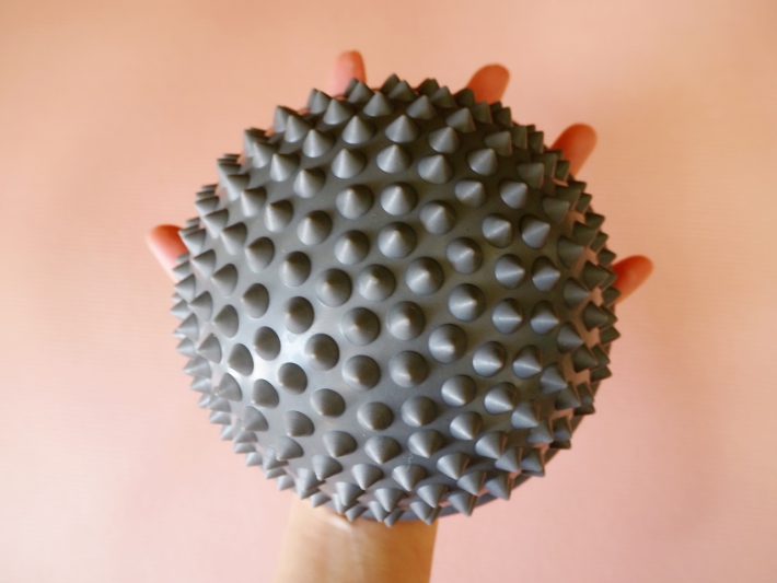 ダイソーの手のひらサイズのバランスボール