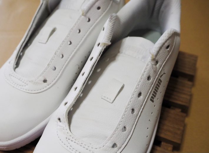 靴紐を外して、付け替えてみる！