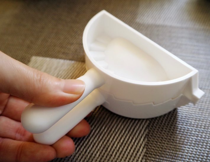 皮がしっかりとくっつくように挟む