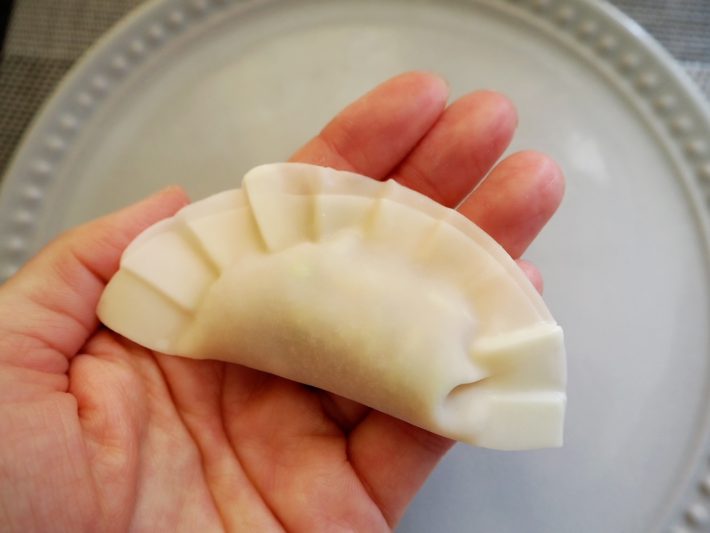 餃子をきれに包めた