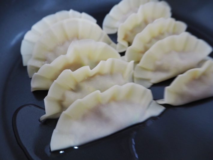 オーソドックスな焼き餃子にした