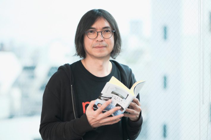 ふかわりょうさんが語る「スマホが漬物石のように重く感じた」瞬間