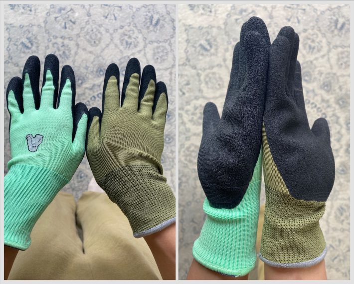 左：手の甲部分から撮影　右：小指部分を上にしてサイドから撮影