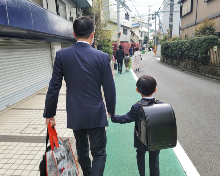 基本的には実家に頼らず育児をしています。どんなに忙しくても、家事や料理、遊びの時間を大切にしています。経済的・物理的自立はもちろんのこと、精神的自立が私と夫の共通テーマです