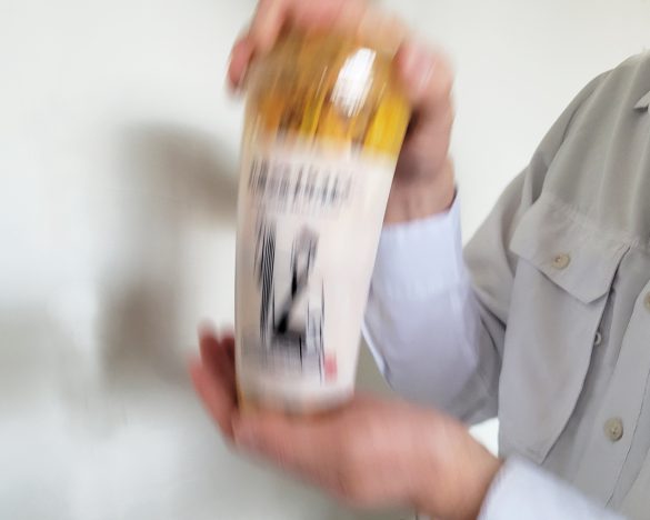 フタをおさえて触れるため、側面がつぶれることなく安定してシェイクすることができました