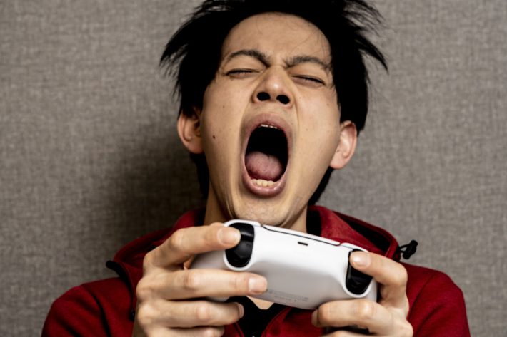 ゲーム依存の男性