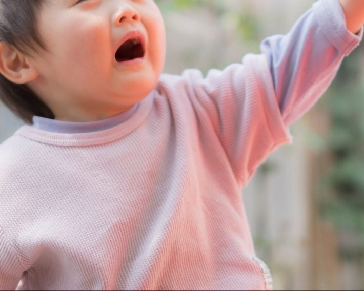 子ども　泣く