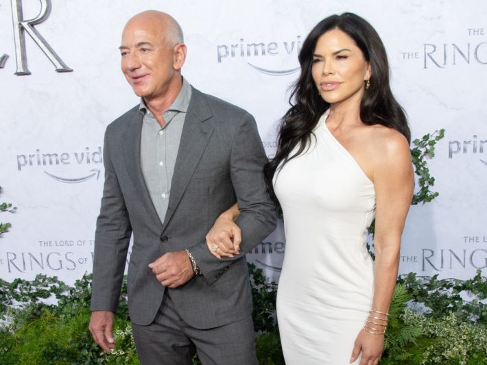 ジェフ・ベゾス氏とローレン・サンチェス氏