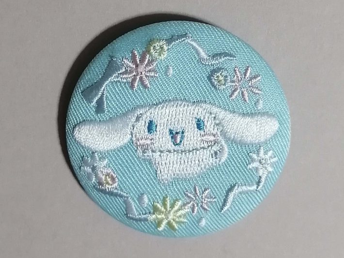 サンリオ　缶バッジ　ビスケット