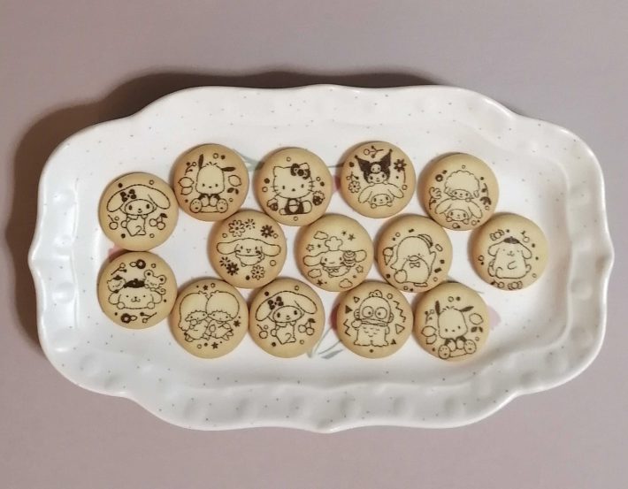 サンリオ　缶バッジ　ビスケット