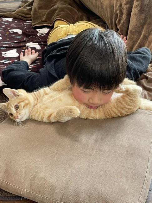 テンくんにくっつく息子さん