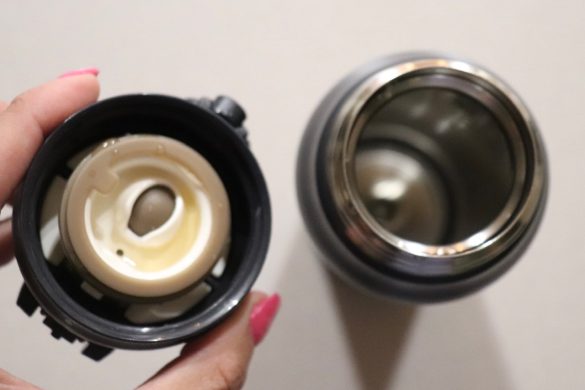 茶渋がついている