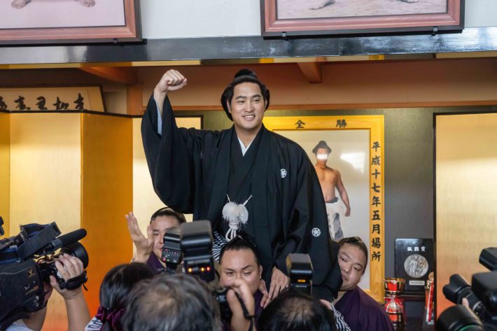 Netflixシリーズ「サンクチュアリ -聖域-」独占配信中