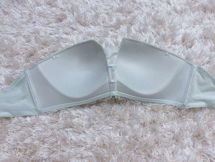 ストラップレスブラジャー