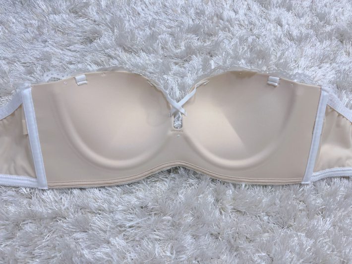 ストラップレスブラジャー