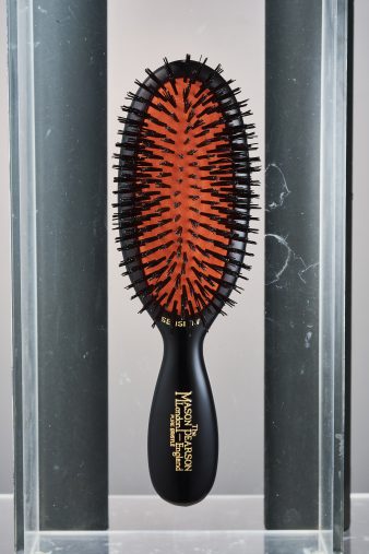 メイソンピアソン ポケットセンシティブブリッスルダーク・ルビー ¥16,500（オズ・インターナショナル）