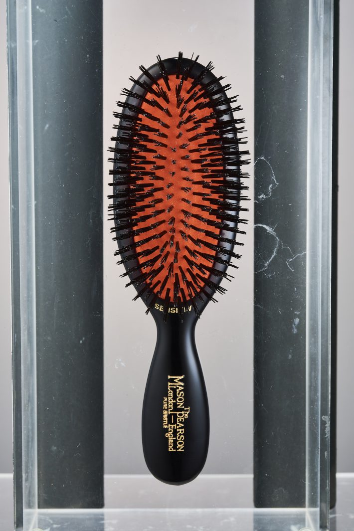 メイソンピアソン ポケットセンシティブブリッスルダーク・ルビー ¥16,500（オズ・インターナショナル）