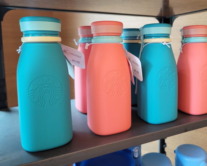 「おりたたみシリコンボトルブルー355ml」「おりたたみシリコンボトルコーラルピンク355ml」各2500円