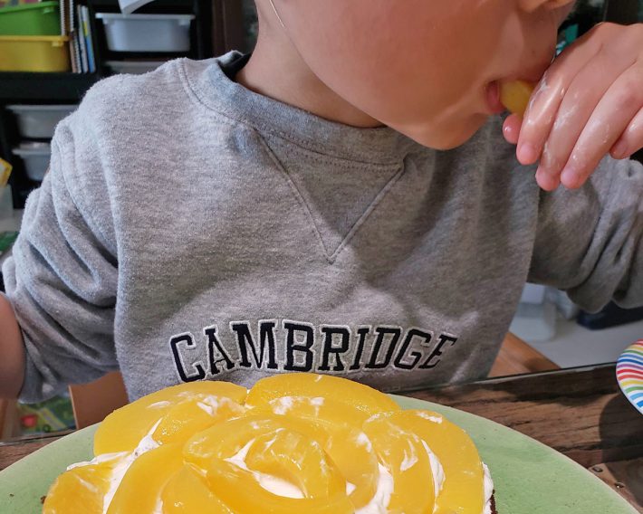 子どもが好きな食べ物には、科学的な理由があります