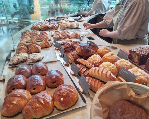 ロースタリー東京ではフード類も特別