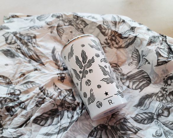 購入すると、コーヒーの木デザインのおしゃれな紙に包んでくれます