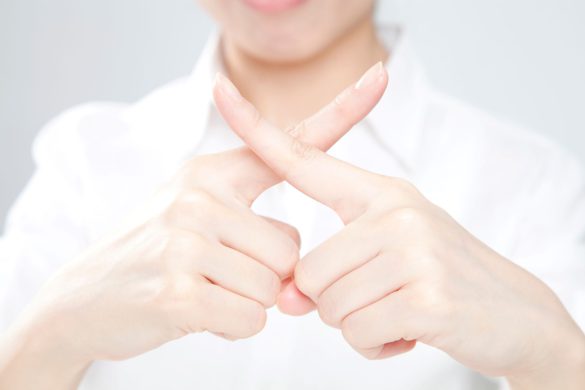 禁止の指示を出す人