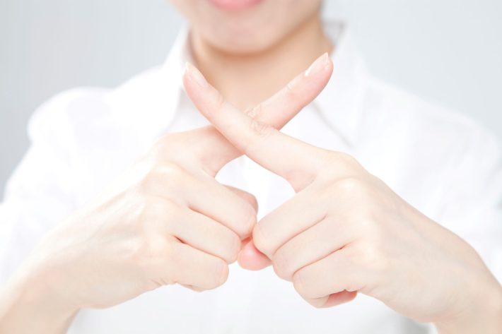 禁止の指示を出す人