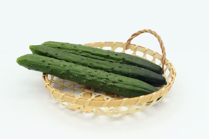 かごに入ったきゅうり