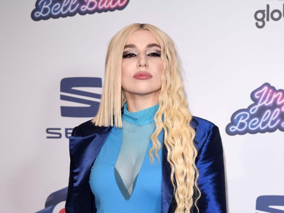 エイバ・マックス