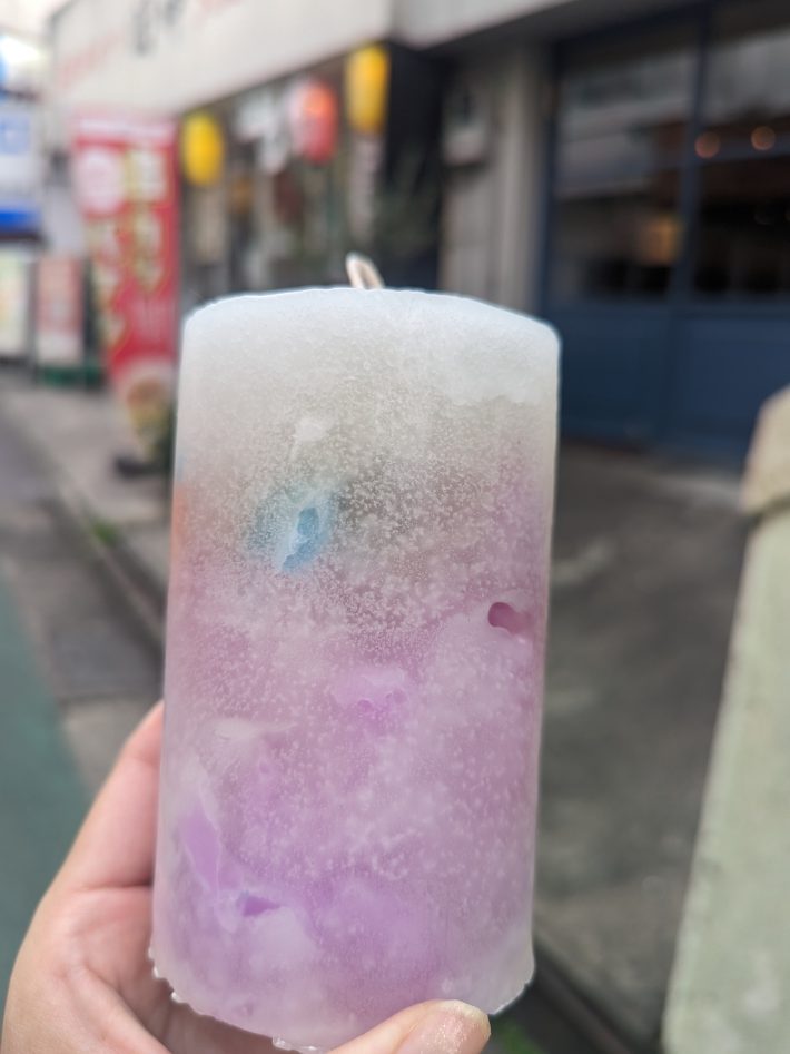 キャンドル・ジュン氏のお店「ELDNACS」で購入したキャンドル。こんなきれいな色のキャンドルを作れる人は心も美しいに違いない……と思えてきます。　