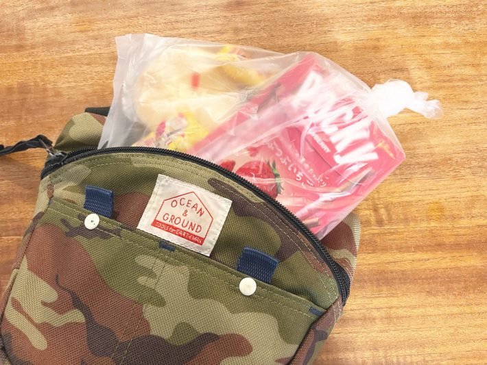お菓子なども入れられる